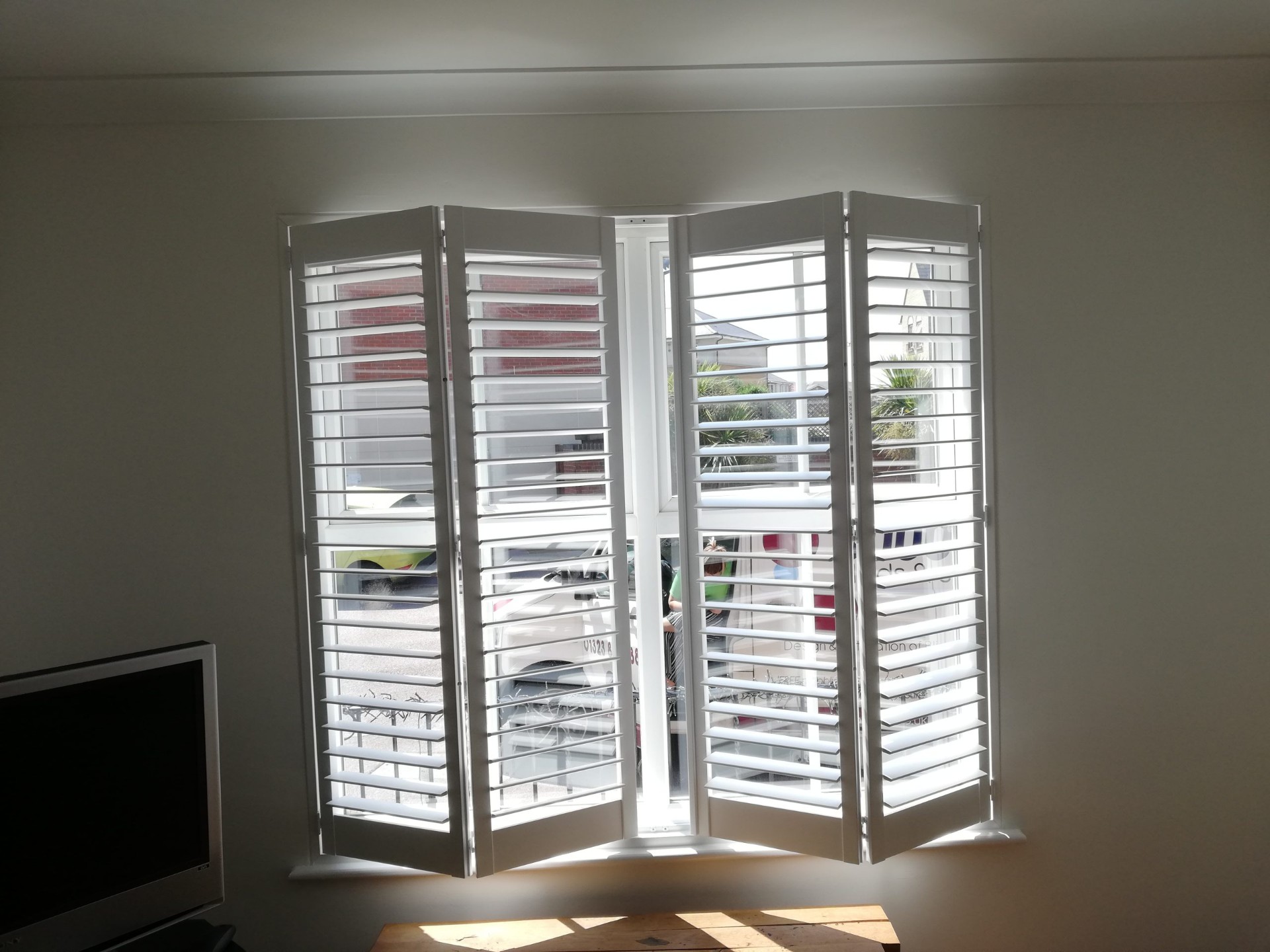 Bi-fold bay window shutters